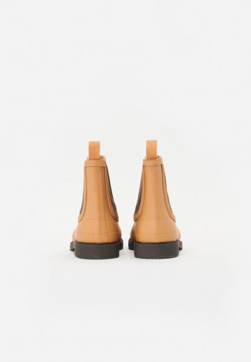 Резиновые сапоги