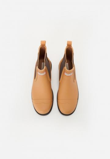 Резиновые сапоги