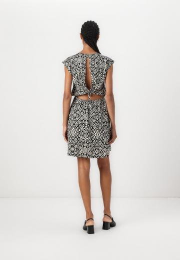 Короткое платье