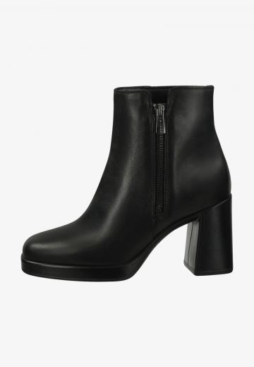 Полусапожки на высоком каблуке