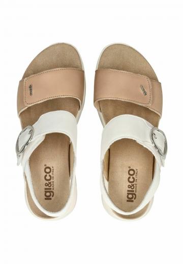 Босоножки на танкетке