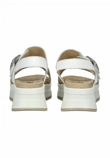 Босоножки на танкетке