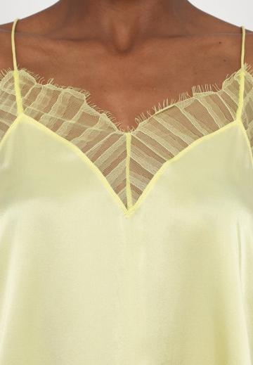 Топ на бретельках