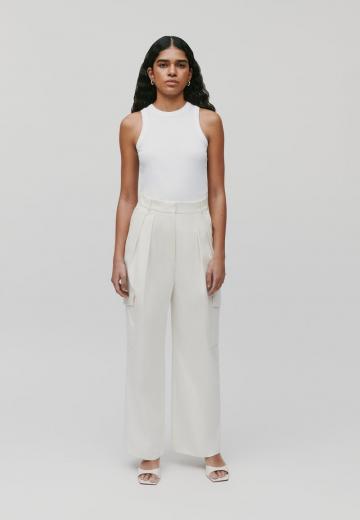 Брюки с накладными карманами