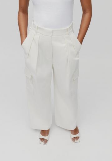 Брюки с накладными карманами