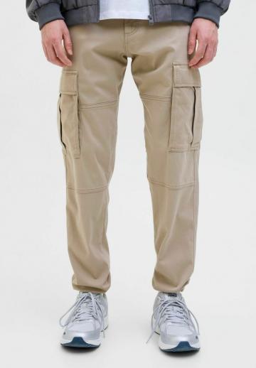 Брюки с накладными карманами