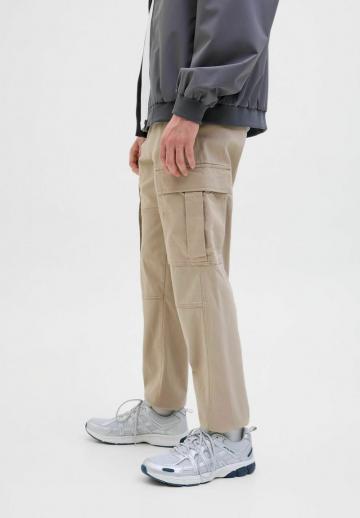 Брюки с накладными карманами