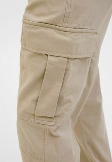 Брюки с накладными карманами
