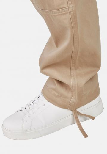 Брюки с накладными карманами