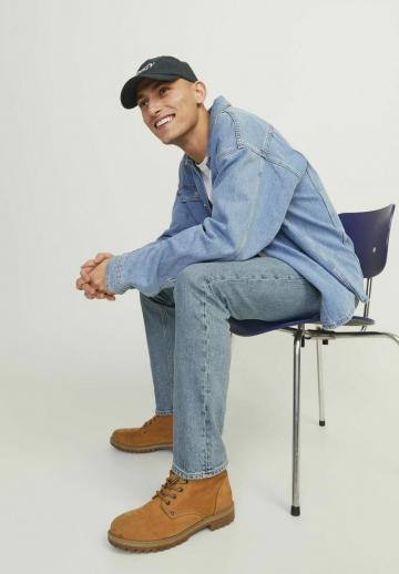 Узкие джинсы