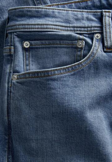 Прямые джинсы