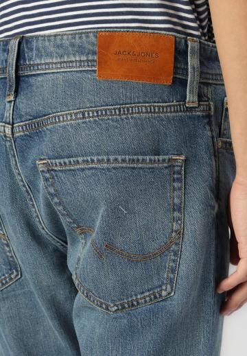 Прямые джинсы