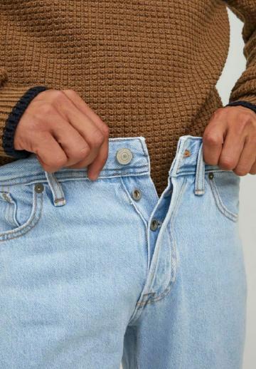 Прямые джинсы