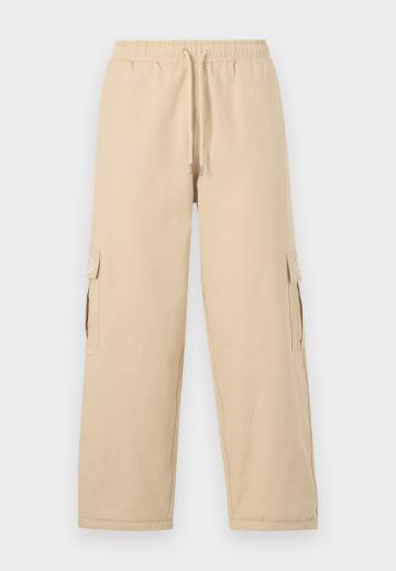 Брюки с накладными карманами