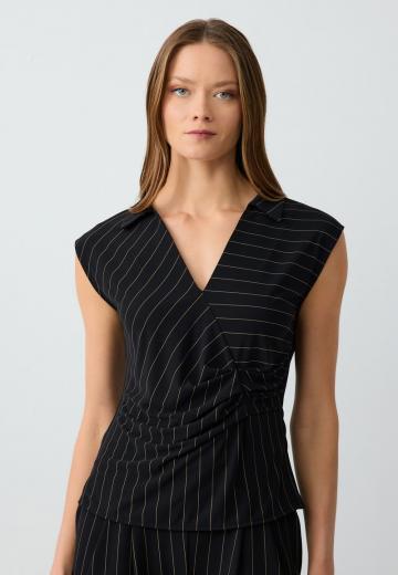 Блузка без рукавов