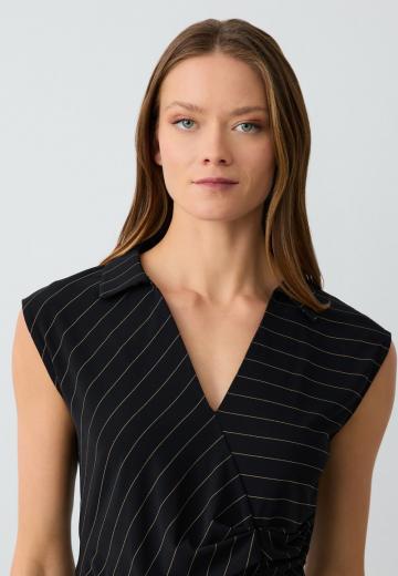 Блузка без рукавов