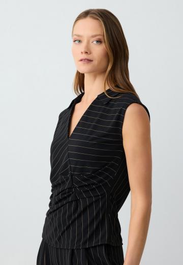 Блузка без рукавов