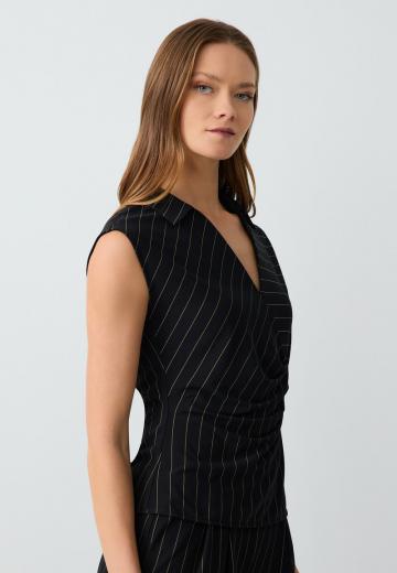 Блузка без рукавов