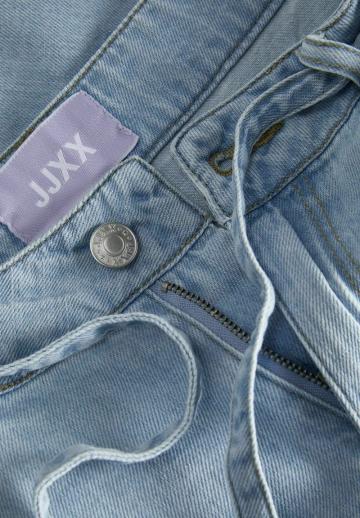 Джинсовые шорты