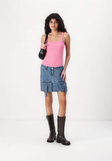 Юбка с накладными карманами