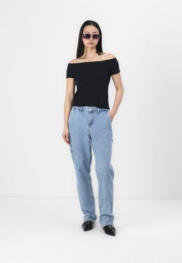 Прямые джинсы