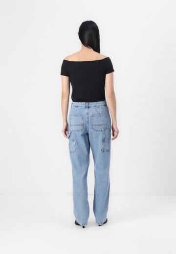 Прямые джинсы