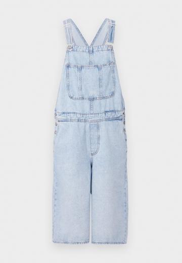 Джинсовый комбинезон