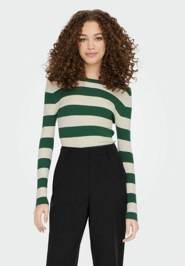 Пуловер в полоску