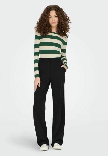 Пуловер в полоску