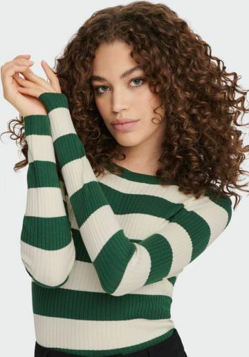 Пуловер в полоску