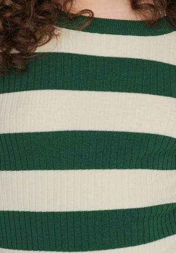 Пуловер в полоску