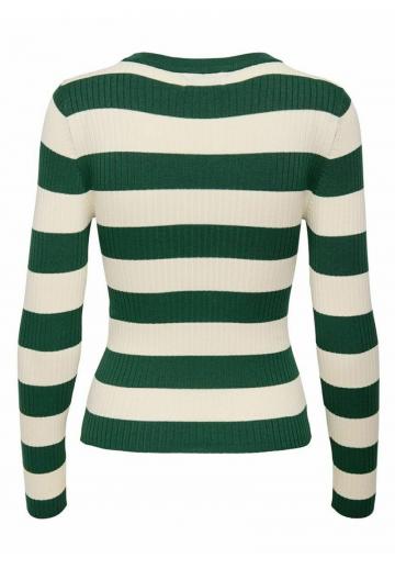Пуловер в полоску