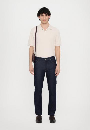 Узкие джинсы