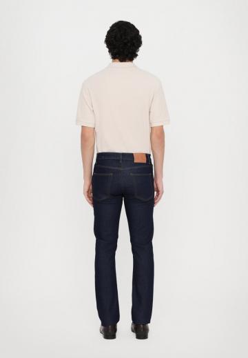 Узкие джинсы