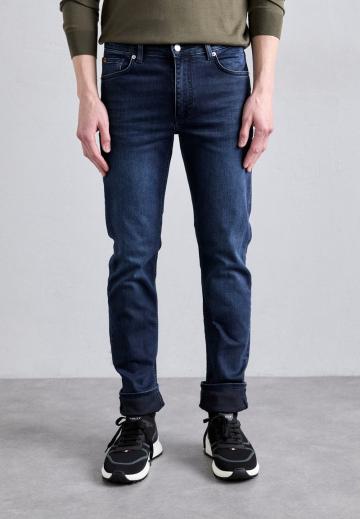 Узкие джинсы