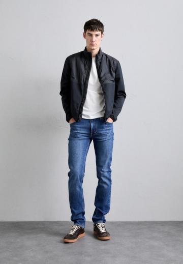 Узкие джинсы