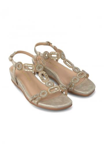 Босоножки на танкетке