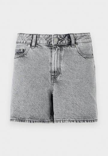 Джинсовые шорты