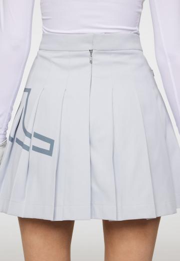 Юбка с накладными карманами