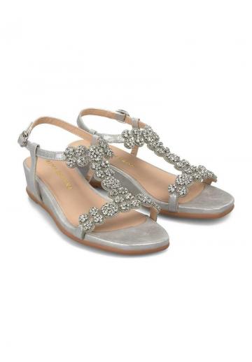 Босоножки на танкетке