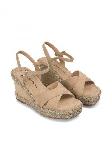 Босоножки на танкетке