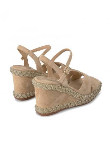 Босоножки на танкетке