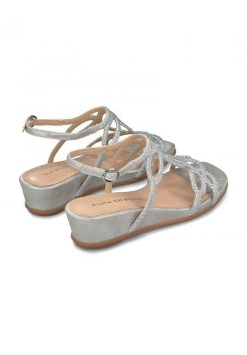 Босоножки на танкетке