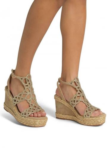 Босоножки на танкетке