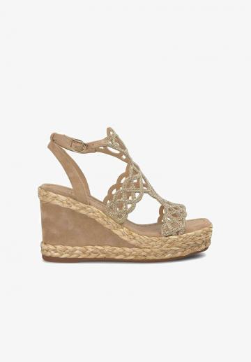 Босоножки на танкетке