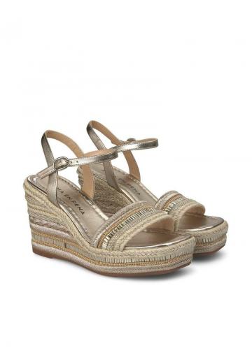 Босоножки на танкетке