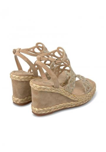 Босоножки на танкетке