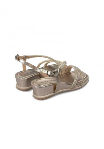 Босоножки на танкетке