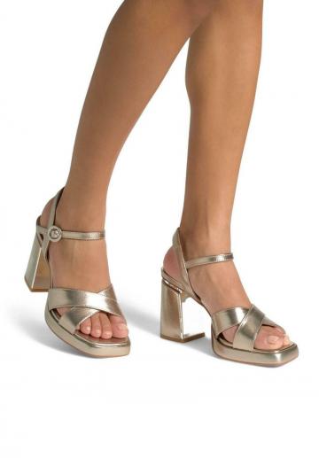 Босоножки на платформе