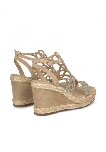 Босоножки на танкетке